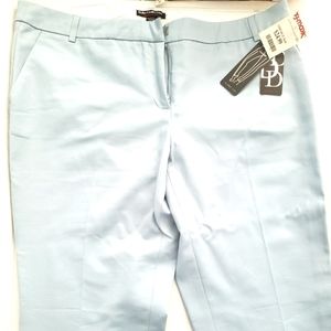 Ladies cropped summer slacks